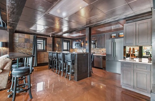 Holland Apartment | The Boardroom - Unique work/live space! Pay for 4 days, stay for 28 days!