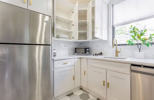 East New York Villa | The Brooklyn Haven 6BR|2 Ba | Free Parking