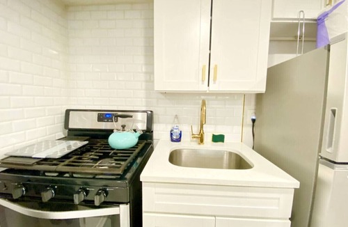 East New York House | The Brooklyn Terrace Suite 3BR|1 Ba | Free Parking