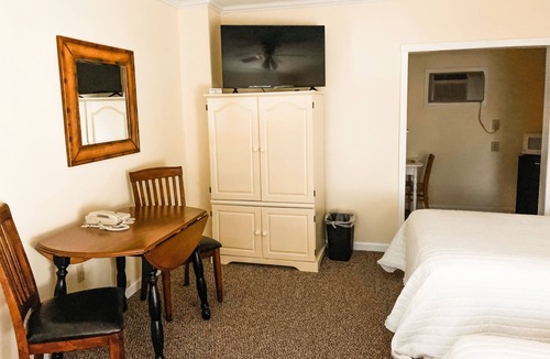 Whitehall Apartment | The Classic 2 Bed @ The Maple Tree Inn