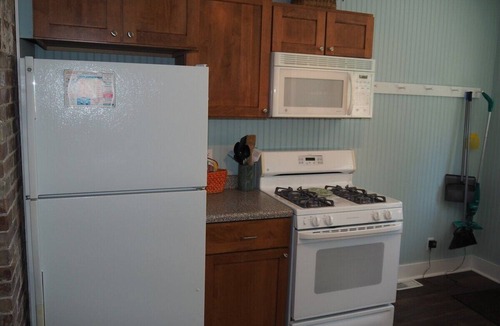 Frankfort Apartment | The Cute & Cozy - Lower Apt. - GREAT LOCATION! WALK TO DOWNTOWN AND LAKE MICHIGAN!