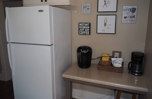 Frankfort Apartment | The Cute & Cozy - Upper Apartment - GREAT LOCATION! WALK TO BEACH AND DOWNTOWN! A/C!
