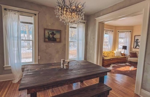 Niles Apartment | The Desperado Lounge @ Renegade Hideaways