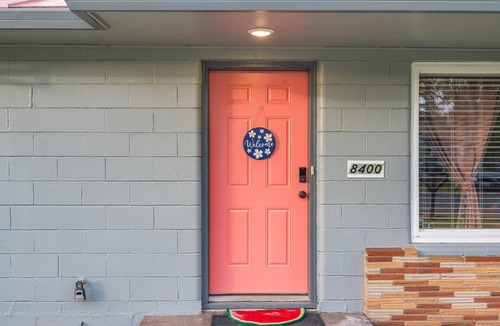 Vancouver Heights House | The Disco Den Prime location. Mins to amenities