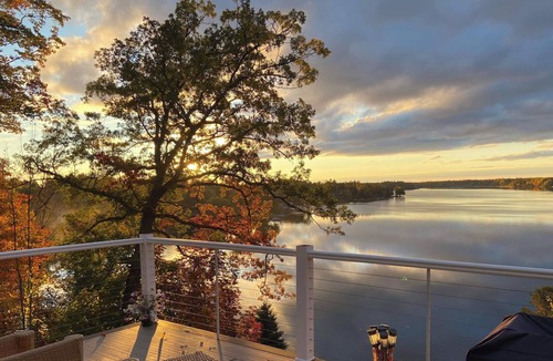 Lupton House | The Eagles Lookout on Sage Lake