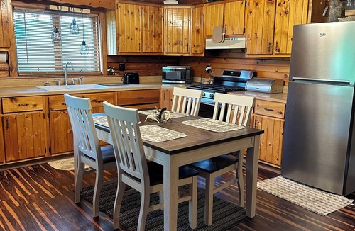 Midland Cabin | The Eagle’s Nest - 12 miles to Soaring Eagle Casino! Mt. Pleasant - Midland