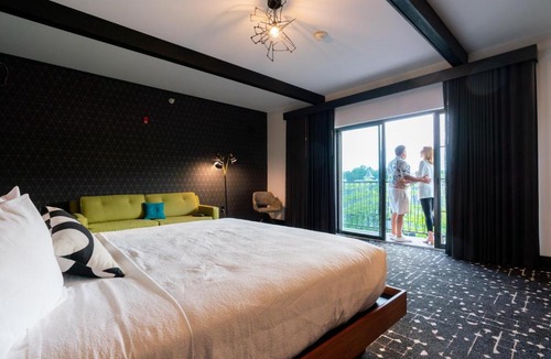 Charlevoix Hotel | The Earl of Charlevoix
