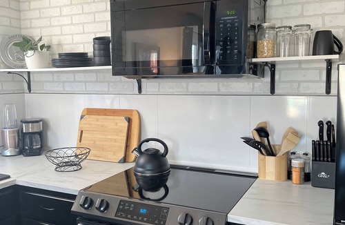 Saint Joseph Apartment | The Fairway Suite - Modern Chic Historic Downtown - 1 bed 1 bath - 30+ Day Stay