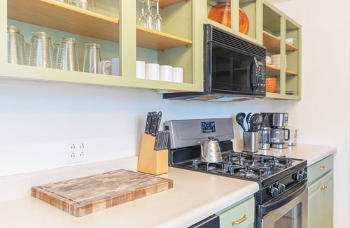 Glenn Haven Shores Cabin | The Fesh Coast Cabin- pet friendly- hot tub