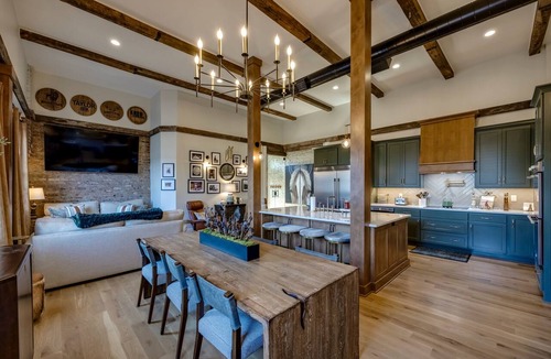 Bardstown Apartment | The Full Proof Penthouse in Downtown Bardstown walking to restaurants & shops.