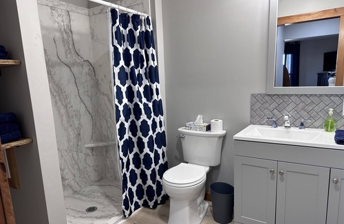 Sugarcreek House | The Gathering Place on Maple has room for everyone! Spacious house -quiet town.