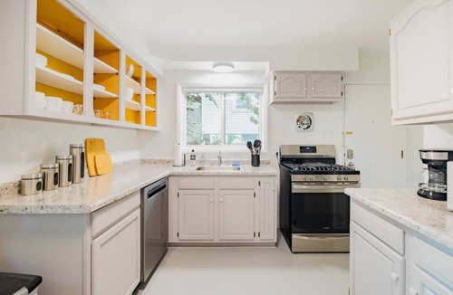 Water Hill House | The Graduate - Mid-Term Rental