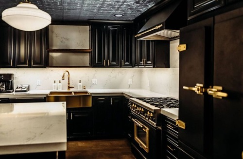 Tomahawk Apartment | The Grande Suite - Bootleggers Lodge on Lake Nokomis