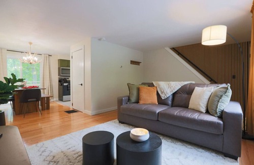 Malletts Bay Apartment | The Green Mountain Escape ~ Near Trails & Lake