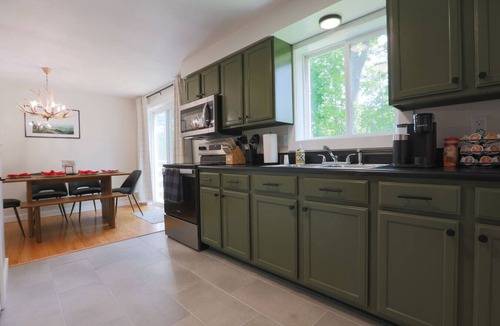 Malletts Bay Apartment | The Green Mountain Escape ~ Near Trails & Lake