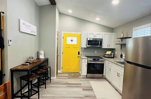 Kountze Cabin | “The Honey Hive” near “The Big Thicket” Cozy Cabin in The Piney-Woods.