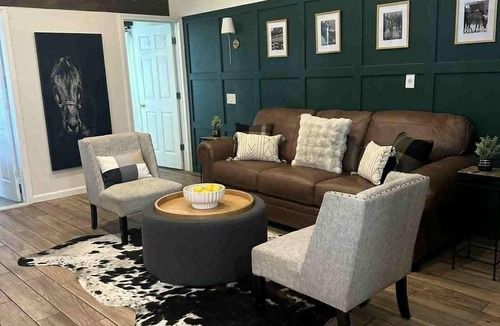 Preston House | The Horse Carriage 2 miles from Foxwoods Casino