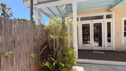 Key West Historic District Hotel | The Independent Inn