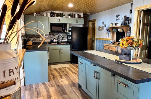 Hayward Cabin | The Knotty Nook on Lost Land