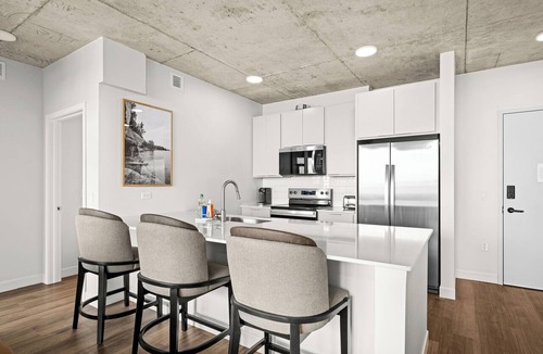 Downtown - Waterfront Hotel | The Lakeview Guesthouse