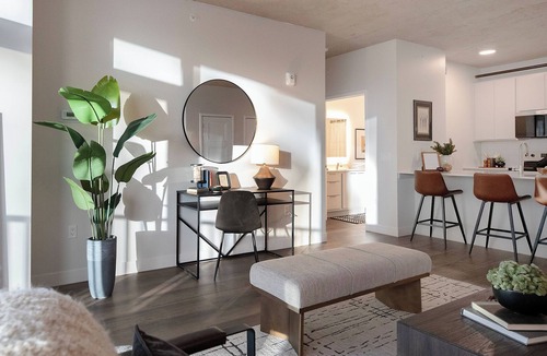 Downtown - Waterfront Hotel | The Lakeview Guesthouse