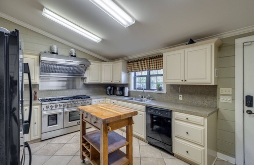Choudrant Cabin | The Lodge- Everyone can sleep under one roof! 10 min to Ruston