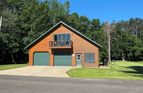 New Auburn Cabin | The lodge on Sand Lake. Your place to unwind and enjoy nature.