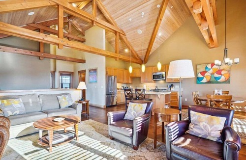 Tolovana Park House | The Lodges A-1 - 1 Block to the Beach!