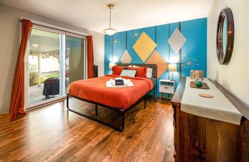 Eugene House | The Mod Pod- 2BR, sunroom, gazebo