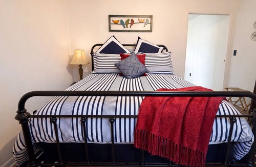 Monteagle House | The Monteagle Train Cottage