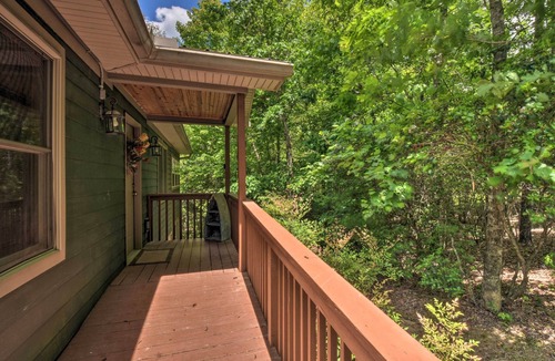Helen Cabin | 'The Mountain Laurel’ Sautee Mountain Retreat