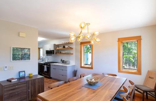 Lyle House | The Oaks feat Private Disc Golf Course