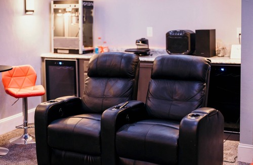 Sturgeon Bay House | The Oasis! Arcades, Theater Room & Hot Tub