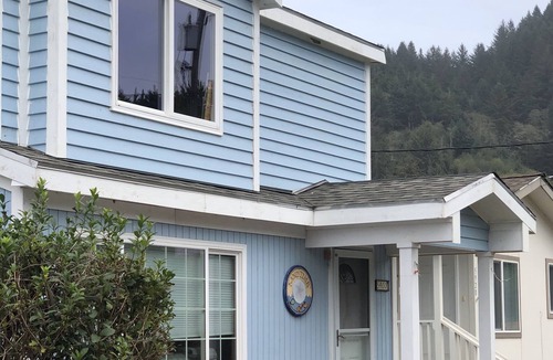 Tierra Del Mar Cabin | The Oregon beach cabin is a couple of minutes from a quiet beach.