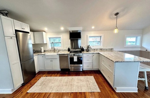 East Hill Apartment | The Palace Summary: T