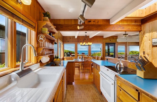 Arch Cape Cabin | The Pilot House by AvantStay | Stunning Home Right On Arch Cape Beach!
