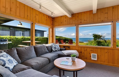 Arch Cape Cabin | The Pilot House by AvantStay | Stunning Home Right On Arch Cape Beach!