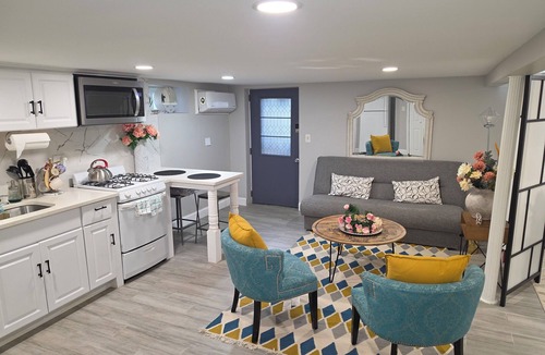West Hempstead Apartment | The Q Place ~Very cozy and private retreat Estudio/apartment~