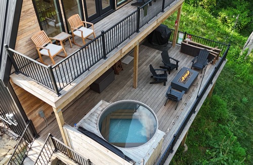Beloit Cabin | The Ravines Riverfront A-Frame, Cedar Hot Tub, Sauna, King Beds, & Arcade