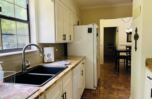 Malbis House | The Retreat - Entire Residential Home!