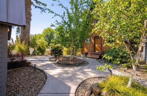 Stevenson House | The Return to Artbliss - A-Frame Cabin - Stunning Views