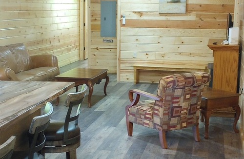 Mammoth Spring House | The River Cabin, At Saddler Falls on Spring River with AC. Sleeps 12+
