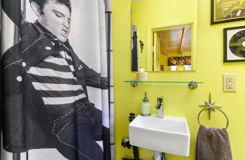 Kerns Hotel | The Rock n Roll - Custom Tiny Home w/1950's Vibe