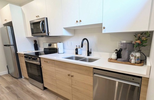 Saskatoon House | The Sage: modern comfort in beautiful Buena Vista