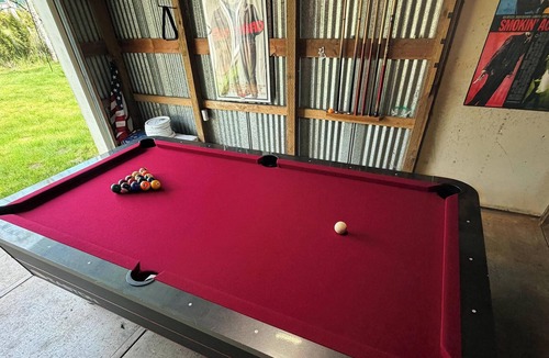 Long Beach House | The Shack Psychedelic Getaway w/Guest House + Pool Table + Easy Beach Access