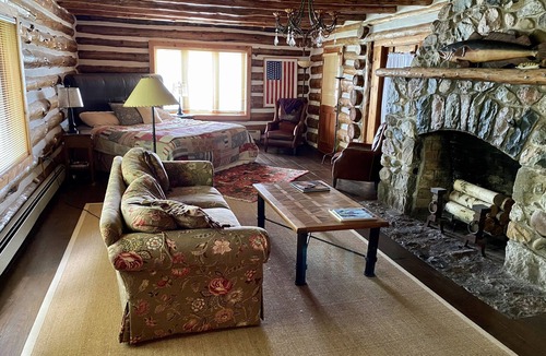 Boyne City Cabin | The Shadow Trails Inn- 'The Lodge' on Walloon Lake