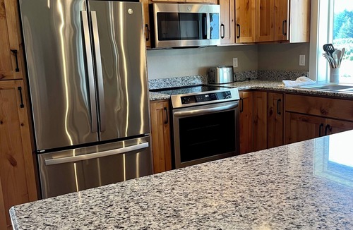 West Stayton House | The Silver Ridge House Near Silver Falls State Park