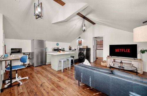 Spokane Apartment | The South Hill Nook, 4 min to Manito Park