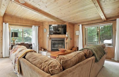 Phelps House | The Treehouse Lakes & Trails Cabin cabin