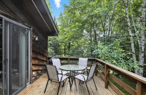 Phelps House | The Treehouse Lakes & Trails Cabin cabin